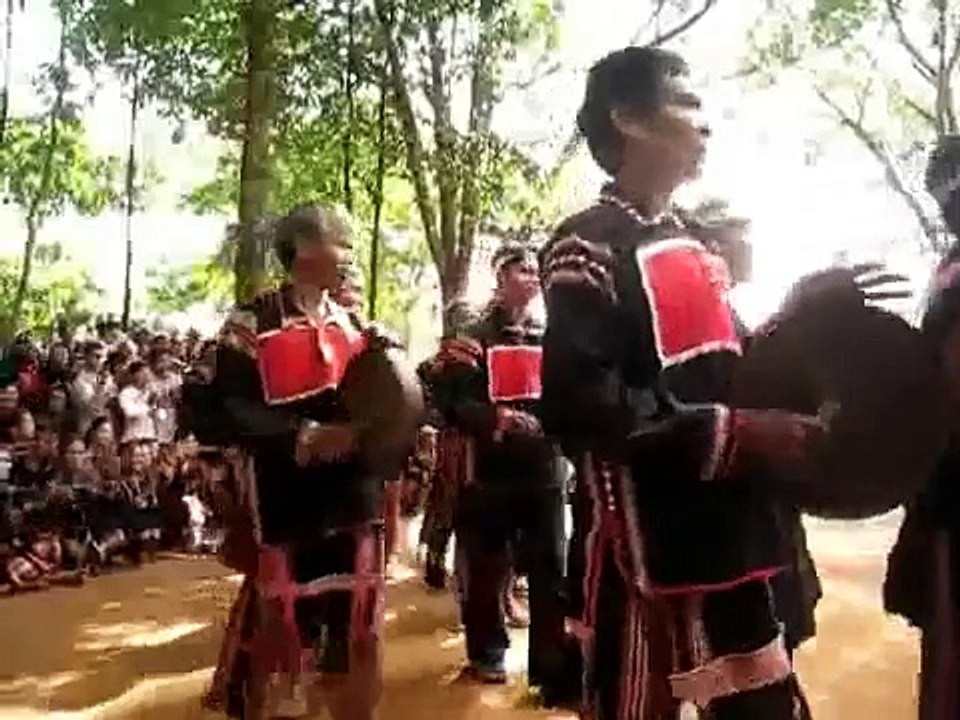 Lễ hội đâm trâu mừng 40 năm DCCT hiện diện trên Tây Nguyên - 10/10/2009 - 2