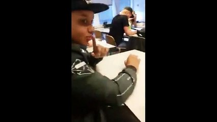 se faire reveiller avec un extincteur par son prof