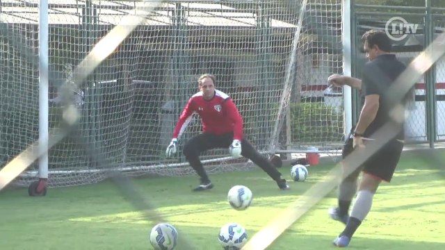 Após lesão, Rogério Ceni volta a treinar no São Paulo