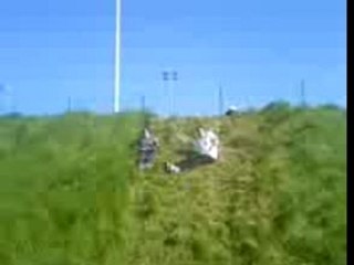Glissades dans l'herbe