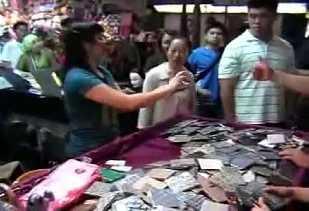 Hong Kong going shopping at Ladies Market.mp4