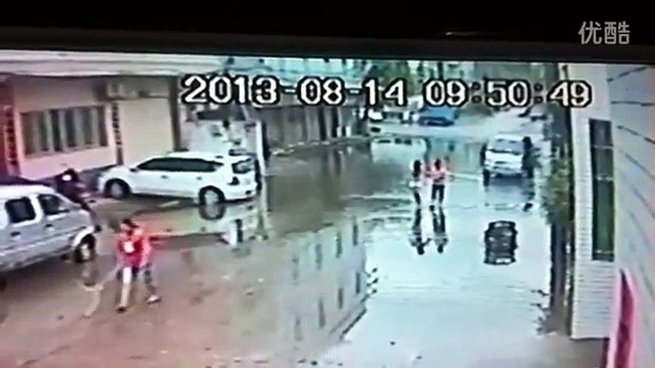 Kidnapping in broad daylight in Shantou, Guangdong province, China