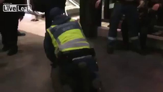 Swedish police choke a syrian kid