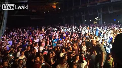 DJ Snoopadelic/Snoop DoggÂ´s absence makes crowd go wild