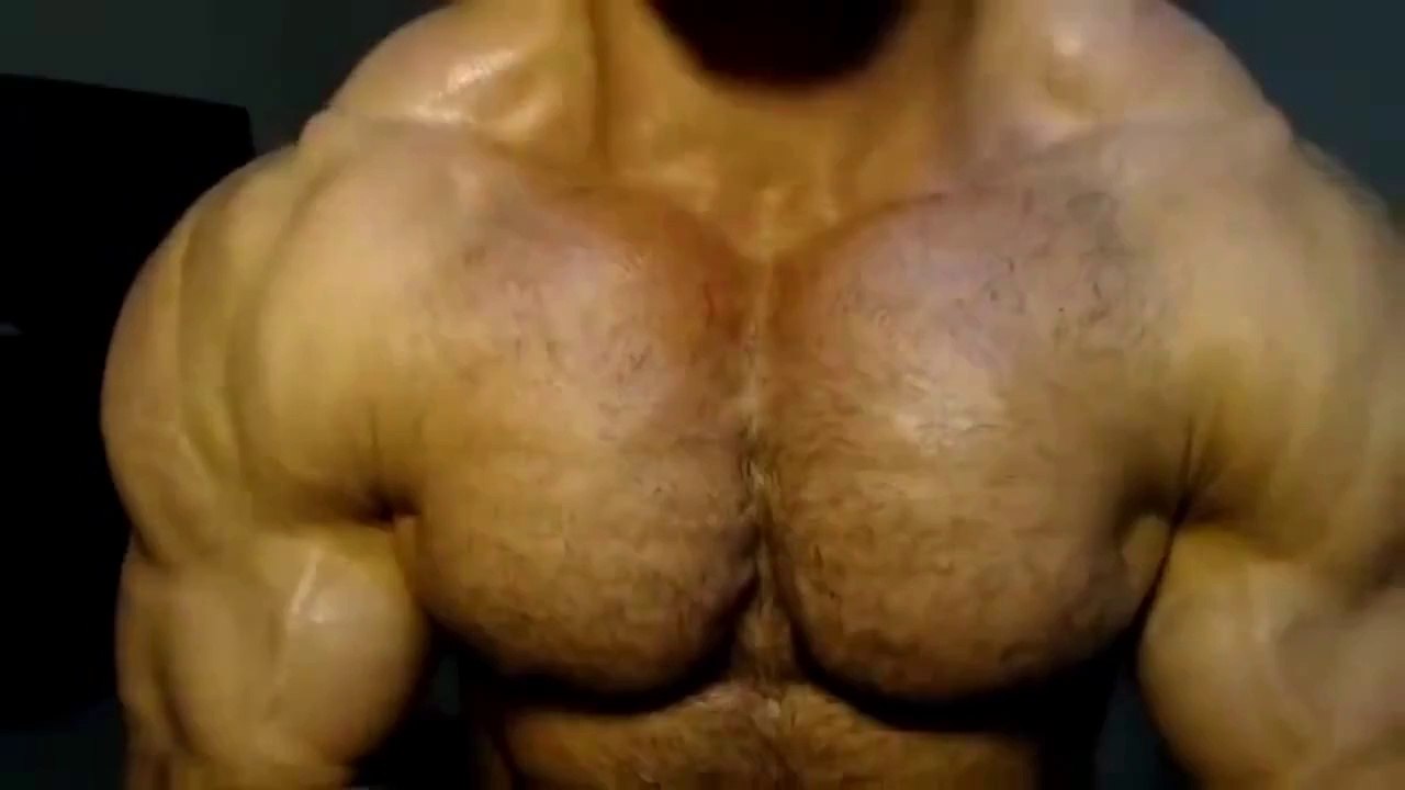 preview : bodybuilder Malvin shows his strength