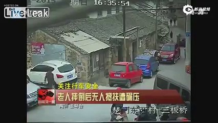 Old man run over by car after fainting on ground for 8 minutes