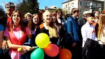 Tens of thousands of Russian youth sing military song to promote patriotism