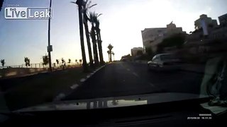 kid jump to road almost got hit