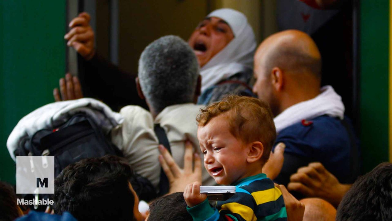 Budapest station re-opens but migrants not allowed to leave Hungary