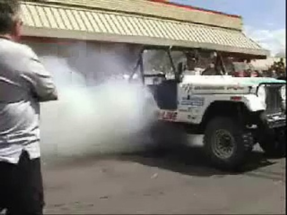 JEEP WRANGLER BIG BURNOUT WHEEL ON FIRE!!