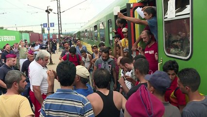 Donald Tusk appelle à la répartition d'au moins 100.000 réfugiés