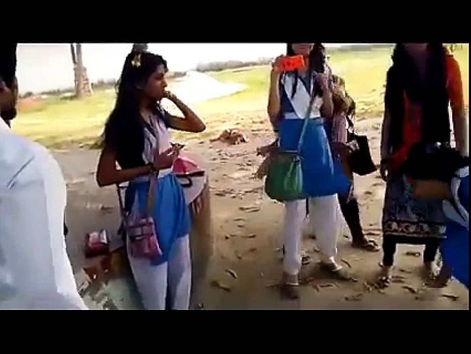 Kumudini College Girl&#39;s Fight 2015 - video Dailymotion