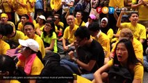 Bersih 4 rally goers accompanied by various musical performances
