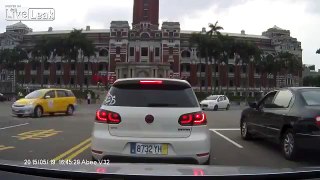Some Dude set himself on fire in front of Presidential Building in Taiwan