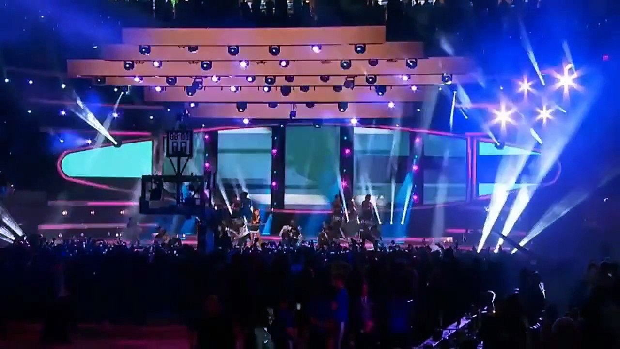 Ariana Grande feat. Nicki Minaj - 2015 NBA All Star Game Halftime Show [HD]