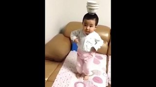 Little kid show amazing skill in balancing pot on head