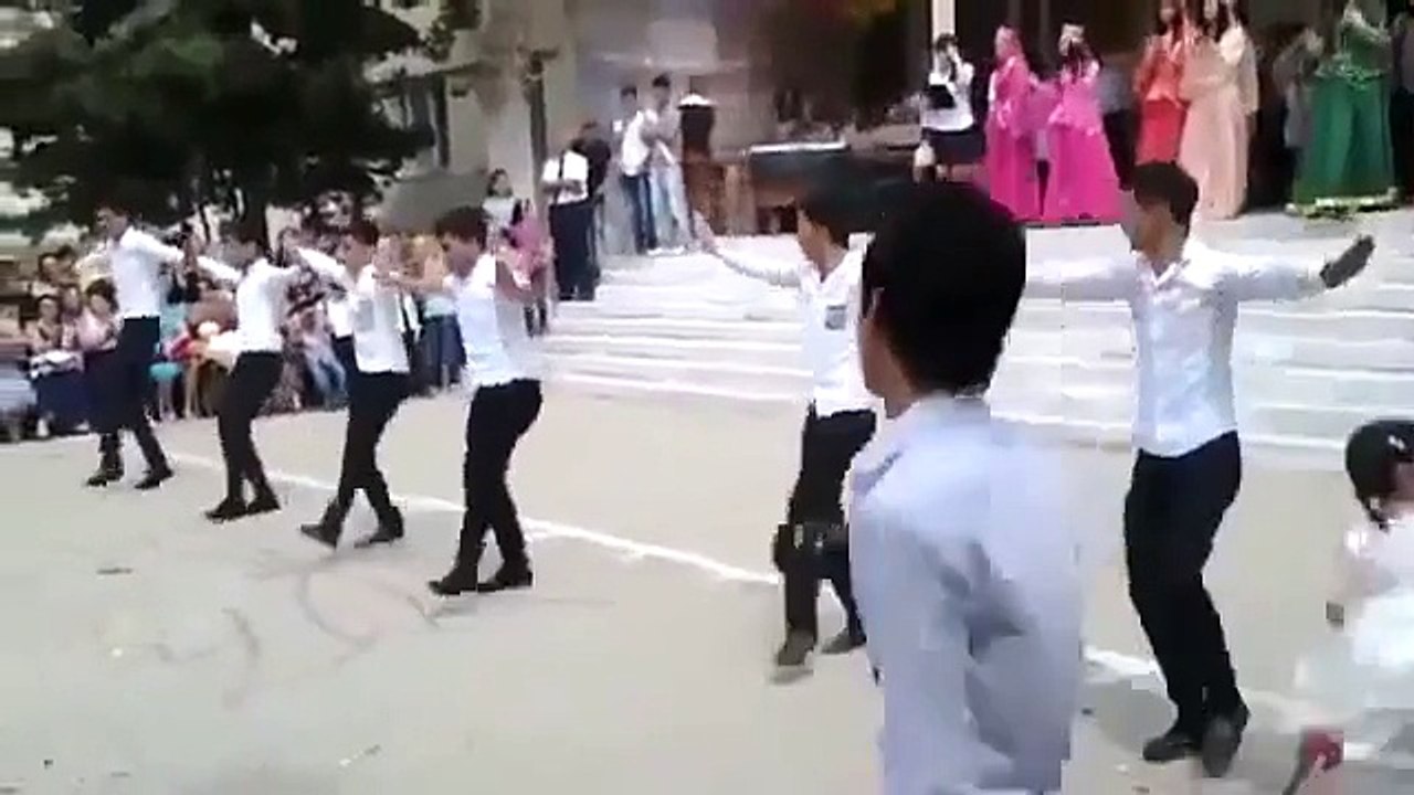 Balaca qizin boyuk reqsi