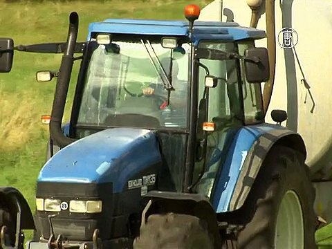 Фермеры на тракторах отправились протестовать в Париж