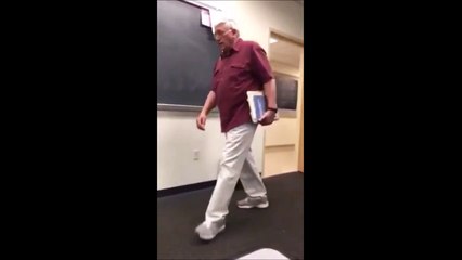 Un élève filme l'entrée de son prof chaque jour... Un jour sans fin!