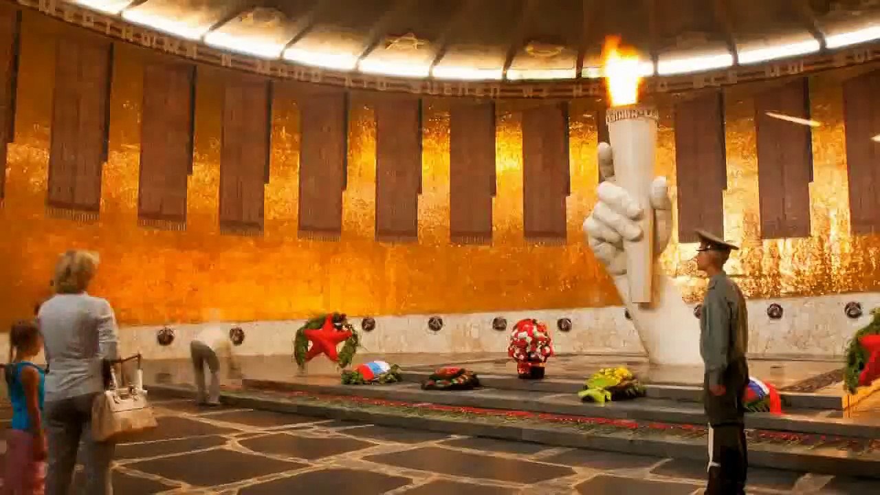 Do students from tropical climates find it difficult to adjust to the climate of Russia?