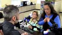 Kentucky Clerk Ordered to Jail Until She Agrees to Issue Marriage Licenses | NBC Nightly News