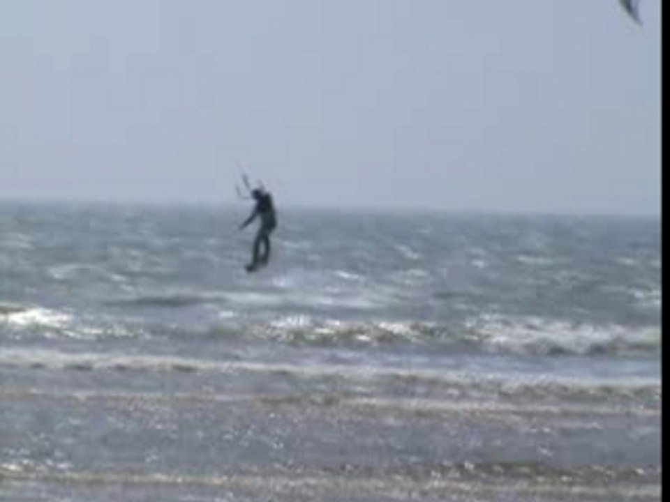 KITE LOOP de PIT : MAYDAY MAYDAY !!