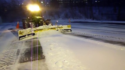 Winterdienst mit Fendt Vario 716 und Flächenschneeschieber