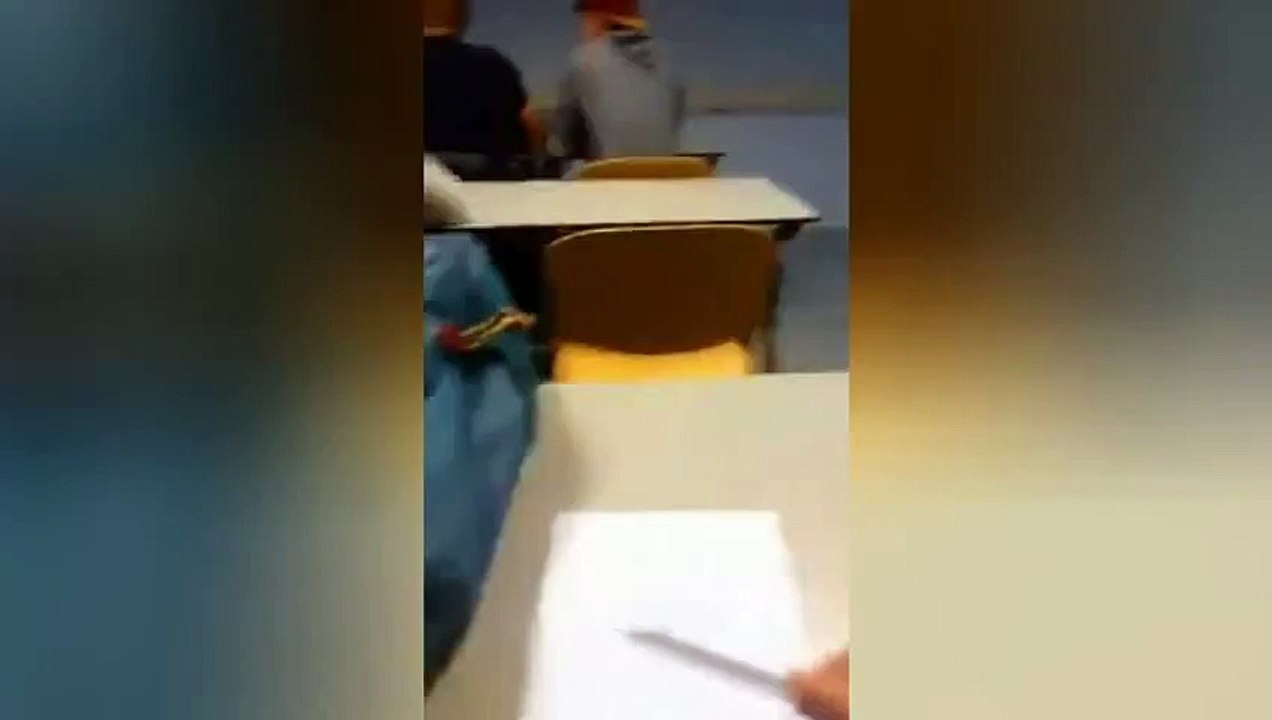 Il se fait fait réveiller par son prof avec un extincteur