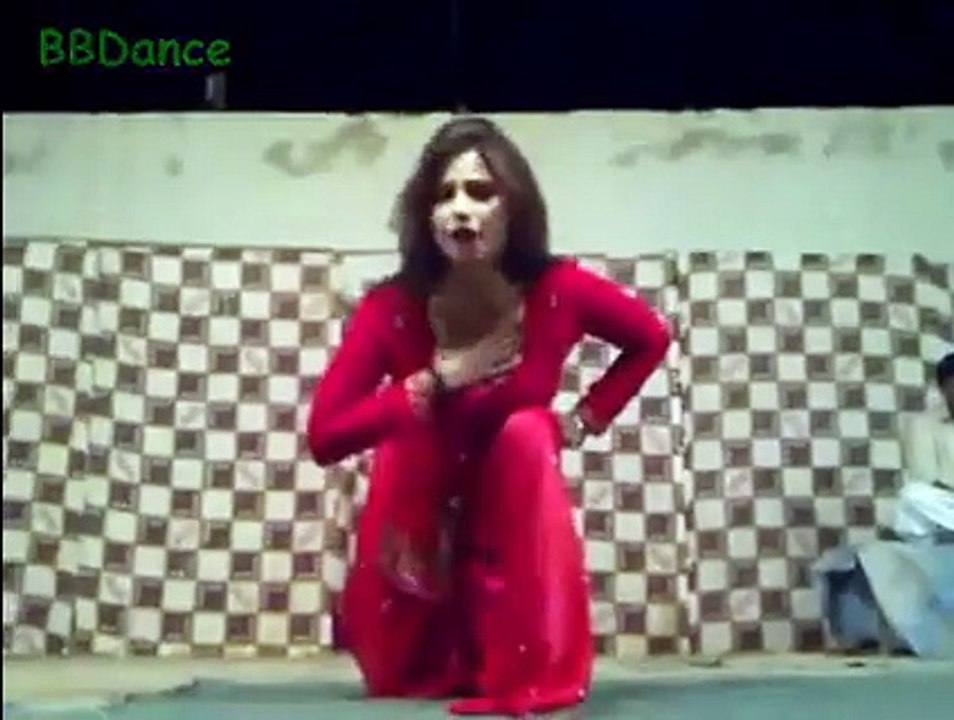 stage mujra remove shalwar on stage