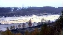 Check Out The Wave Created By This Landslide Must Watch It