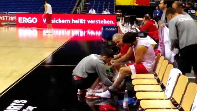 Milos Teodosic sa folijom posle treninga u Berlinu | Eurobasket 2015