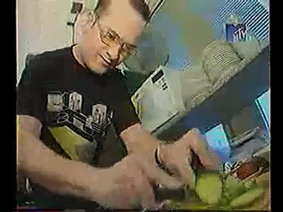 (staroetv.su) БанZай! (MTV, 2001). Scooter готовит рыбу.