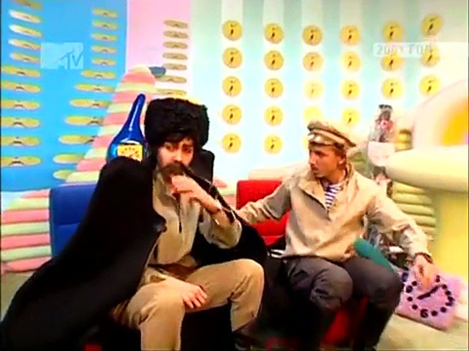 (staroetv.su) Бодрое утро (MTV, 2001). Костюмный день. Василий Иванович и Петька.