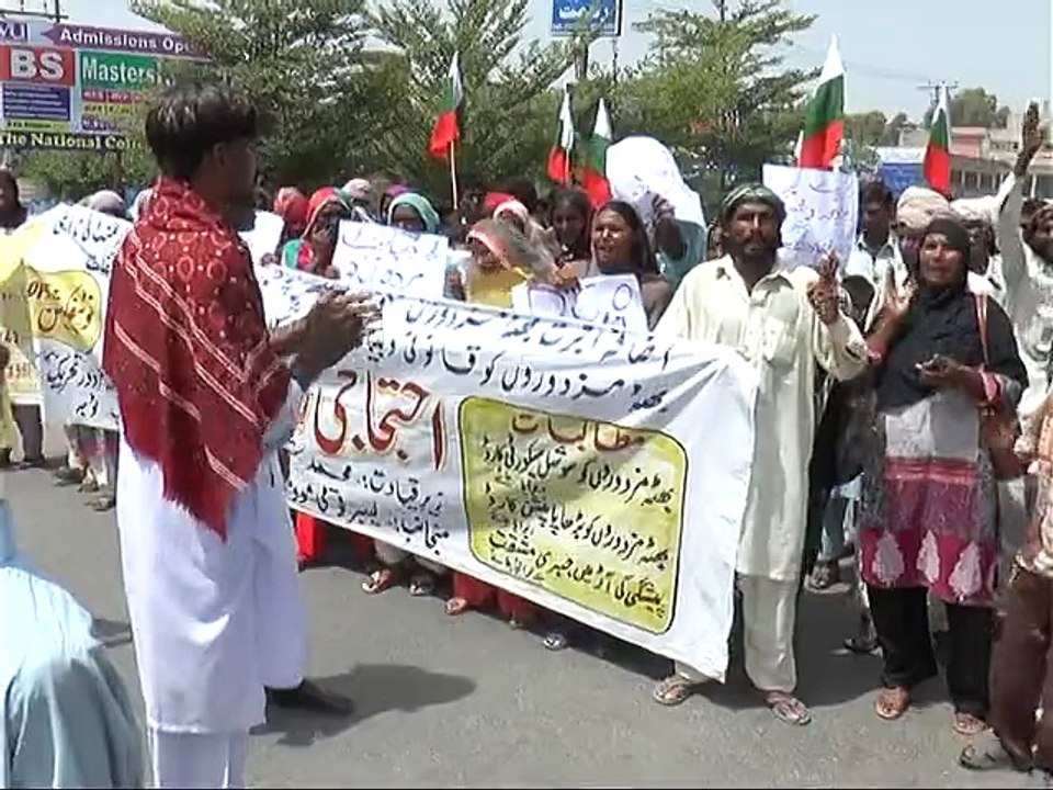 ٹوبہ ٹیک سنگھ:سینکڑوں بھٹہ مزدوروں خواتین بچوں کااجرتوں میں اضافہ نہ ہونے کے خلاف احتجاجی مظاہرہ اور دھرنا جاری