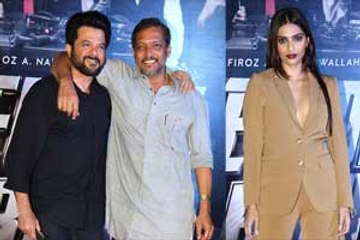 Sonam attends the premiere of 'Welcome Back' with Anil Kapoor!