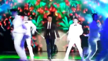 Hangeng 韩庚  winning World's Best Male Artist at WMA 2014 and performing Clown Mask