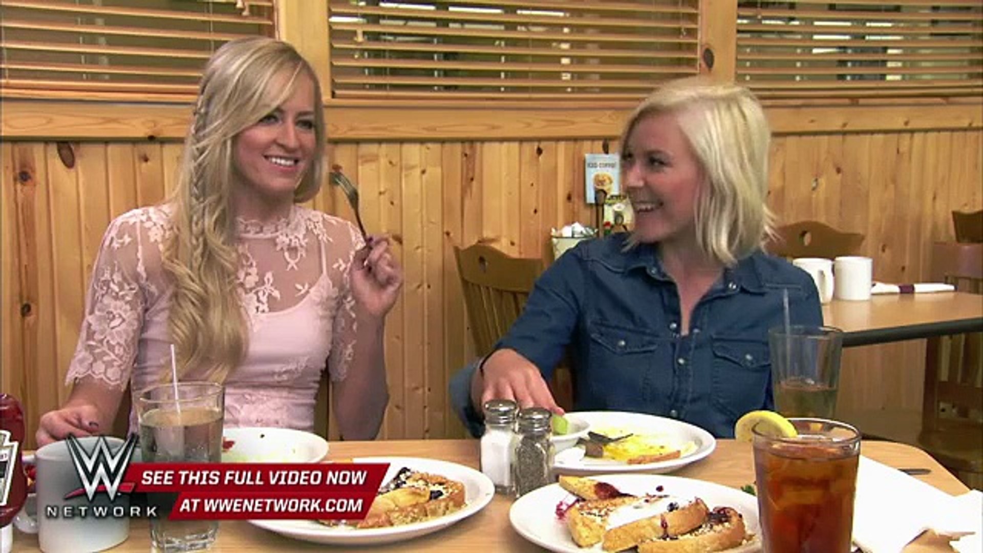 WWE未過濾的網絡與芮妮年輕，“夏崍”