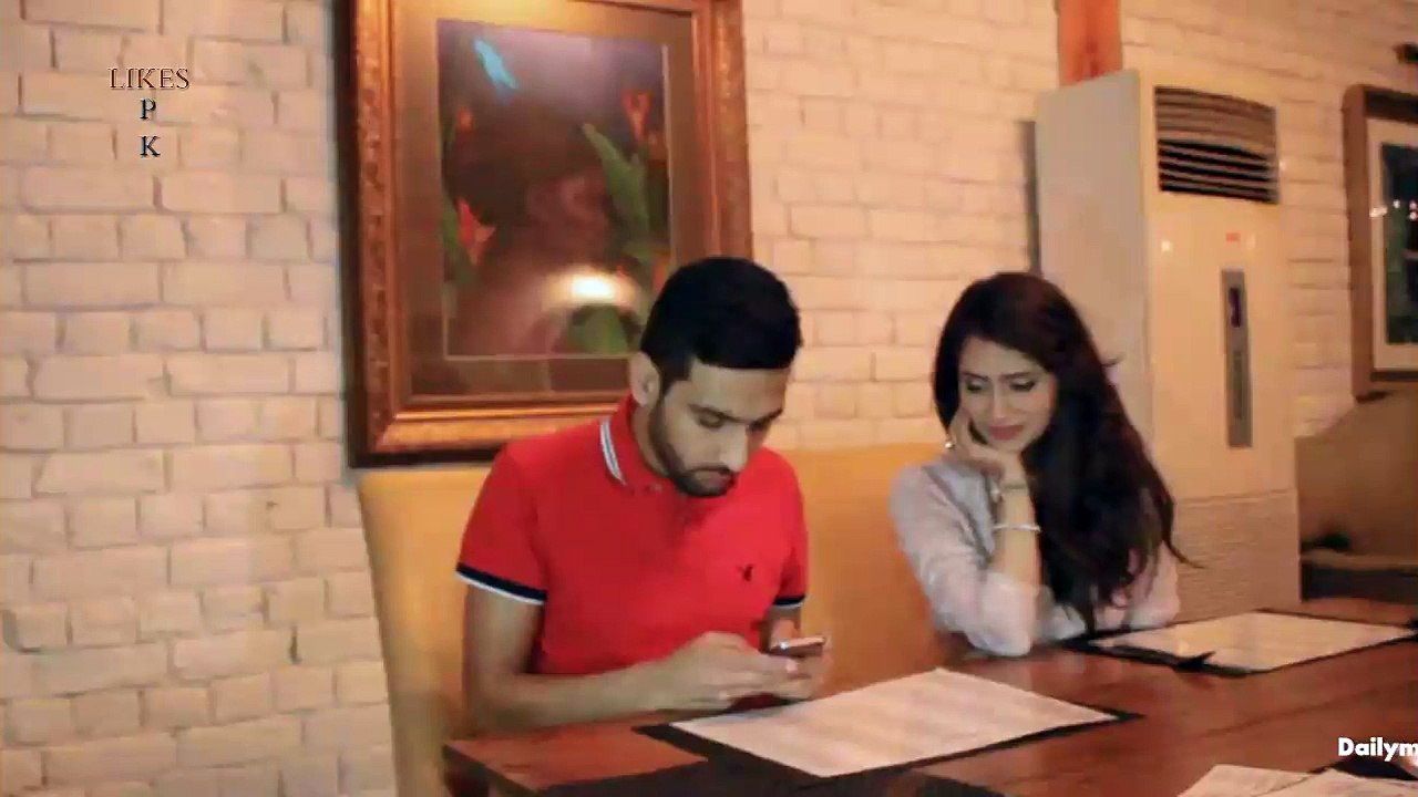 آپ کی بیوی کو سیلفیز کا شوق ھے تو ویڈیو دیکھیں