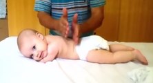 Séance de massage pour bébé