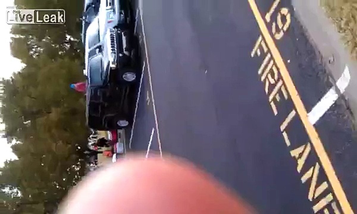 *â-PEEING DRUNK GETS KO'D BY PUSHING DUDE-â