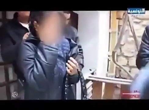 الشرطة التونسية تداهم وكر دعارة !!! ناري على بنات تونس وين وصلوا رواحهم !! ملا فضايح