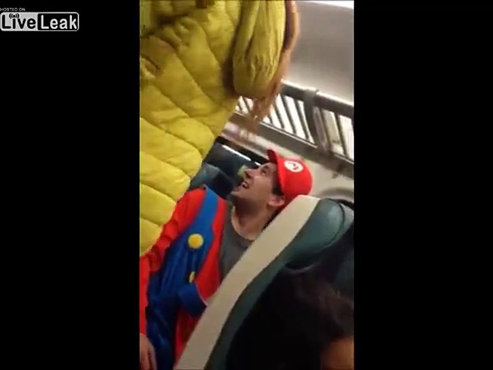 Fight on Bus - Guy Defends Super Mario by Attacking Bully