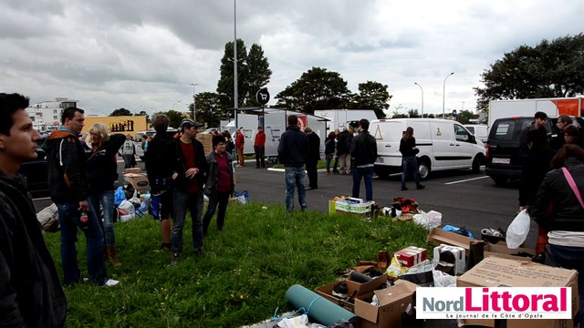Une soixantaine de Belges sont venus à Calais distribuer de multiples vivres destinés aux réfugiés.