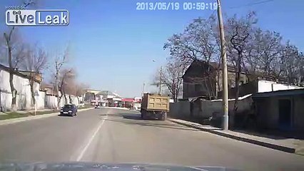 Concrete Mixer almost takes out 3 Pedestrians....