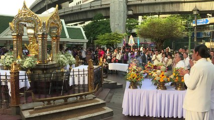 Statue damaged in Bangkok bombing is repaired