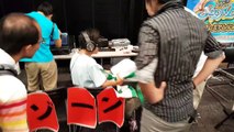 Un jeune japonais teste le sexe virtuel avec l'Oculus Rift