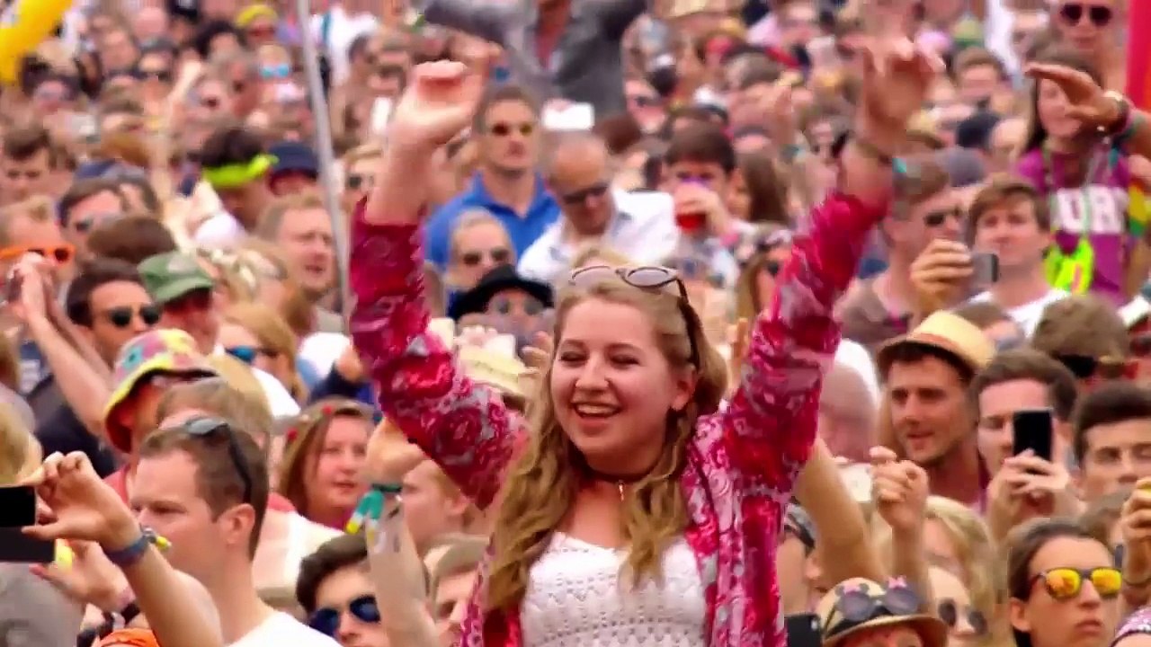 James Bay - Hold Back The River (Glastonbury 2015)