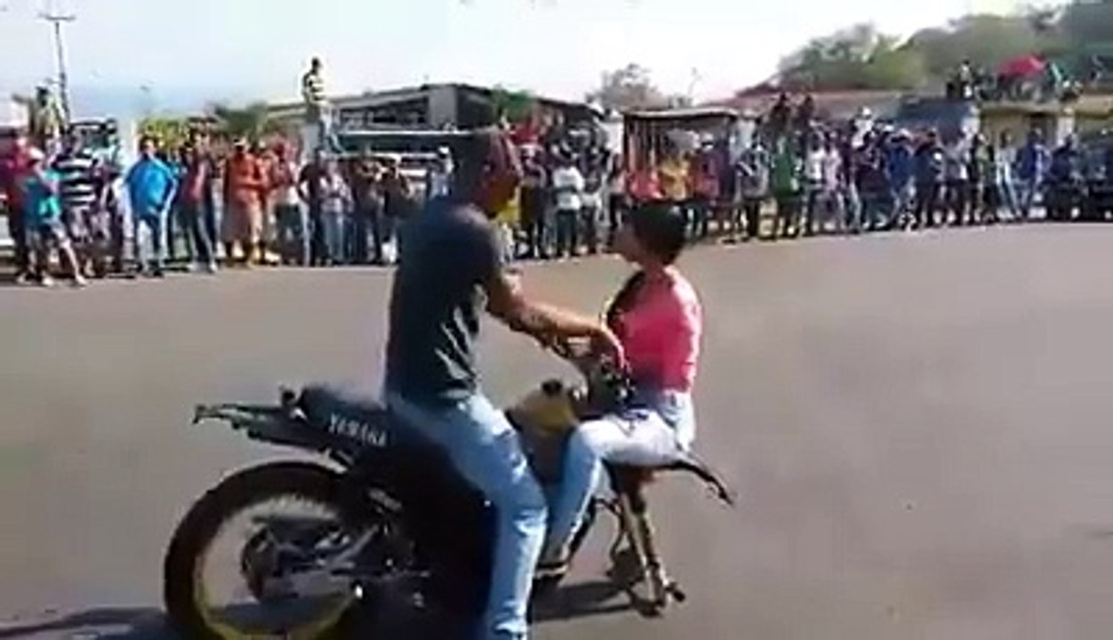 Amazing one wheeling stunt with only one tyre