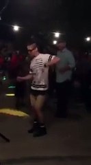 Ce gars est le roi du Dancefloor! Danse énorme