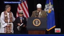 طالب يقرأ القرآن الكريم بحضور الرئيس الامريكي اوباما